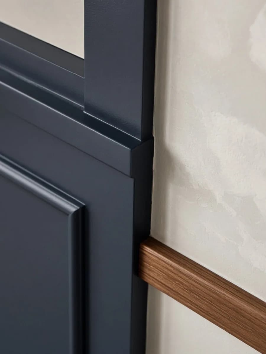 Finishes craftsmanship detail