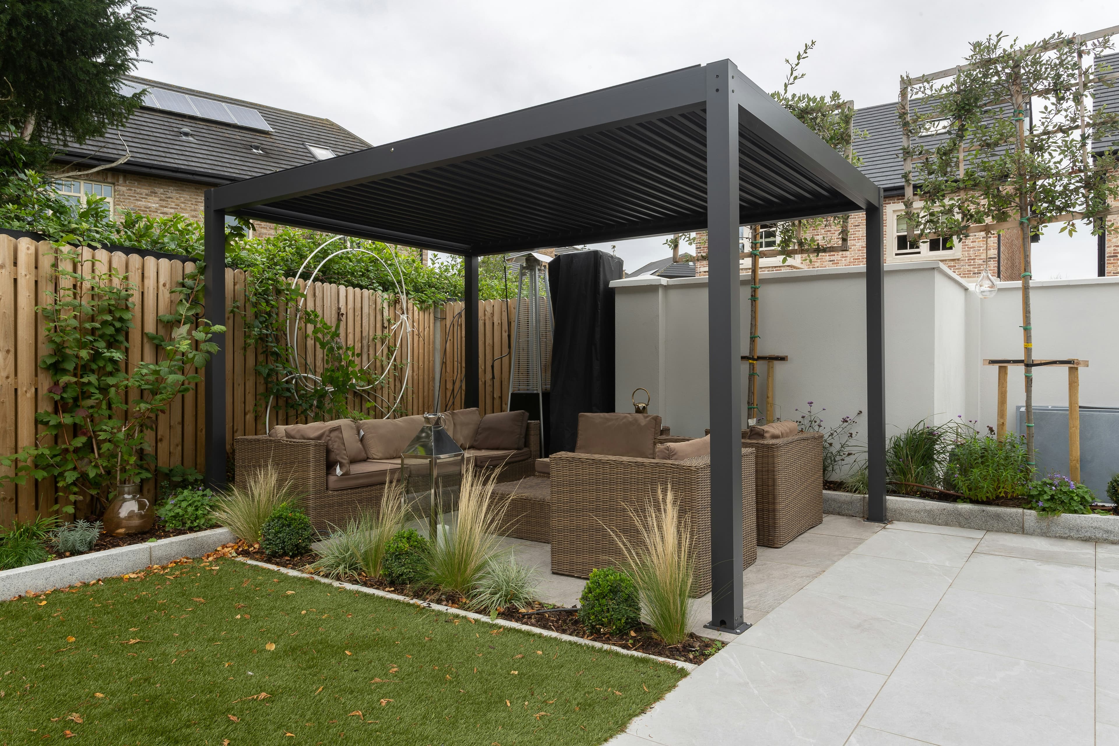 Custom timber pergola at a Melbourne residential home